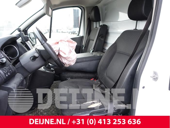 Opel Vivaro Sitz links O293196