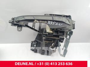 Gebruikte Portiergreep 2Deurs links Volvo V60 II (ZW) 2.0 T5 16V Prijs € 55,00 Margeregeling aangeboden door van Deijne Onderdelen Uden B.V.