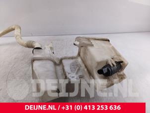 Volkswagen Transporter Scheibensprühertank vorne O293388 foto 3