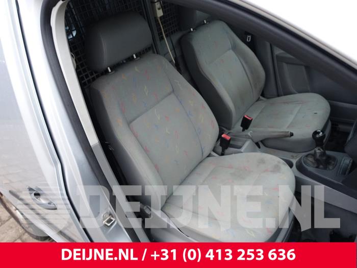 Volkswagen Caddy Stoel rechts O293474