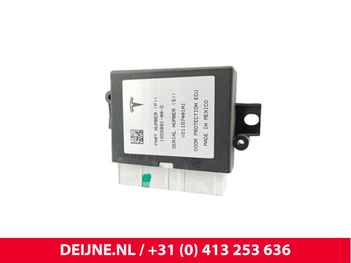 Gebruikte Sam module Tesla Model X P90D Prijs € 24,20 Inclusief btw aangeboden door van Deijne Onderdelen Uden B.V.
