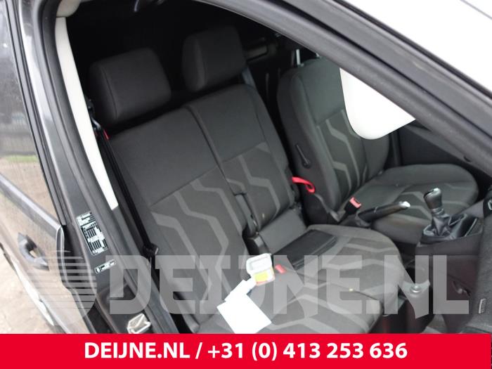 Ford Transit Connect Bank rechts vorne O293533