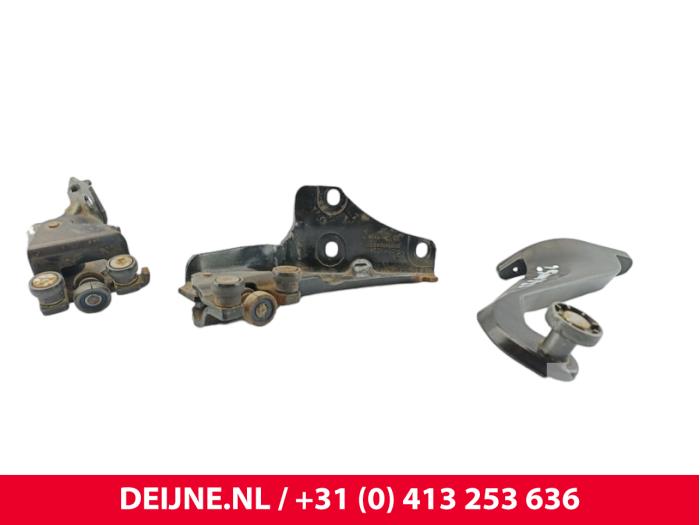 Peugeot Partner Schiebetürrolle rechts O293684
