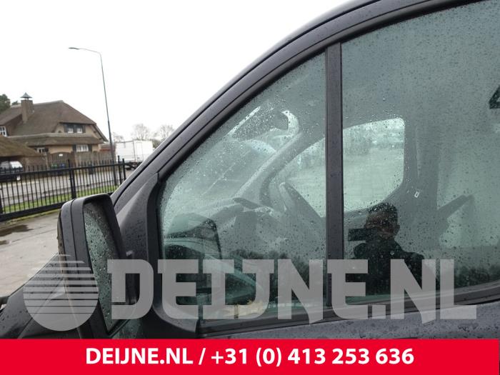 Ford Transit Custom Driehoeks Ruit links-voor O293735