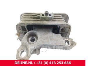 Nissan NV400 Engine mount O293790 photo 3