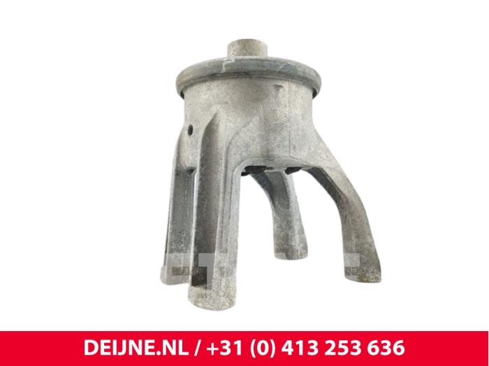 Gebruikte Motorsteun Volkswagen Transporter T5 2.0 TDI DRF Prijs € 24,20 Inclusief btw aangeboden door van Deijne Onderdelen Uden B.V.