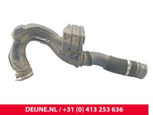 Nissan NV300 Ansaugschlauch Luft O293831 foto 2