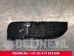 Ford Focus Frontscreen heating switch O293931 photo 2