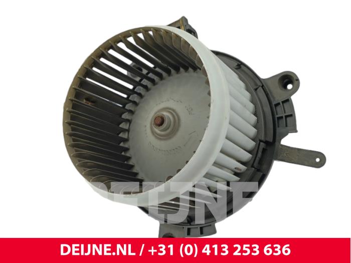Toyota Pro-Ace Kachel Ventilatiemotor O293952