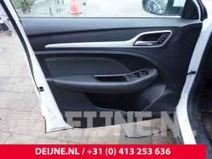 MG ZS Portier 4Deurs links-voor O294279 foto 2