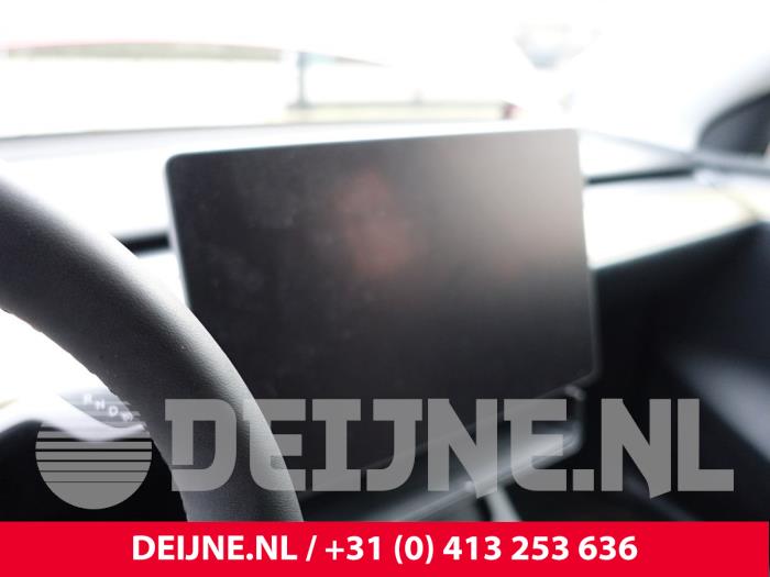 Tesla Model Y Displays Multi Media Anzeige O294448