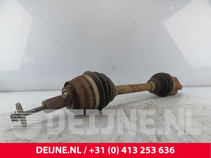 Gebruikte Aandrijfas links-voor Volvo V40 (MV) 1.6 D2 Prijs € 55,00 Margeregeling aangeboden door van Deijne Onderdelen Uden B.V.