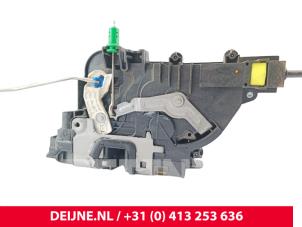 Mercedes eVito Deurslot Mechaniek 2Deurs links O294572 foto 2