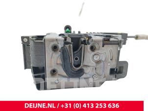 Mercedes eVito Deurslot Mechaniek 2Deurs links O294572 foto 3