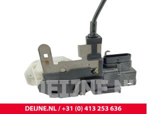 Volvo V40 Front door lock mechanism 4-door, right O294593 photo 2