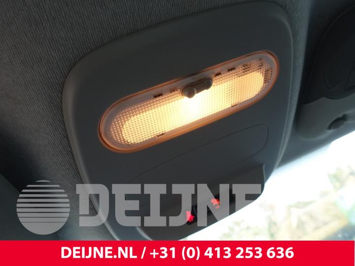 Opel Vivaro Interior lighting, front O295186