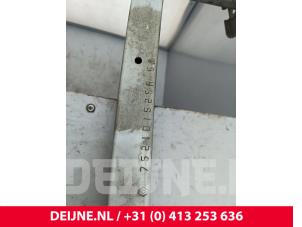 Opel Vivaro Stoßstangenrahmen vorne O295190 foto 3