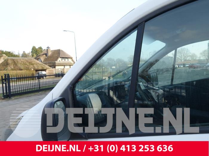 Opel Vivaro Quarter light, front left O295195