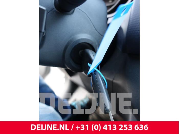 Opel Vivaro Kontaktslot+Sleutel O295206
