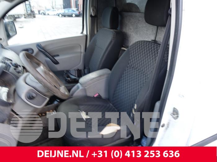 Renault Kangoo Sitz links O295313