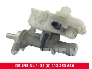 Opel Vivaro Master cylinder O295350 photo 3