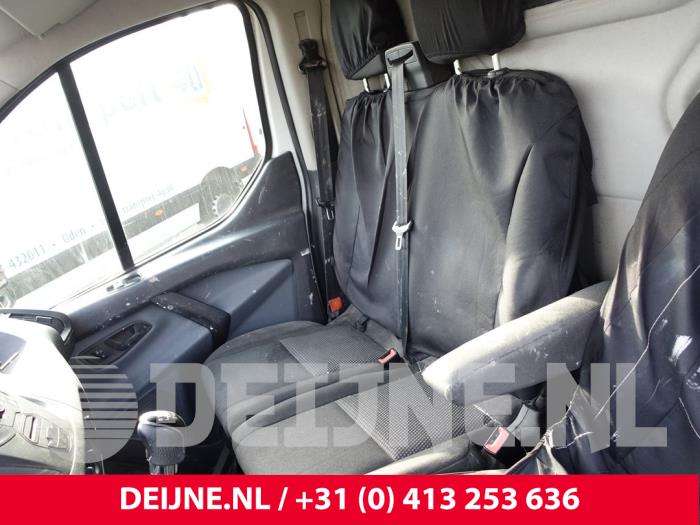 Ford Transit Custom Bank rechts vorne O295459
