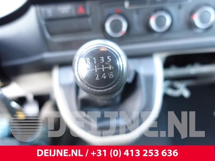 Gebruikte Versnellingspook Volkswagen Transporter T6 2.0 TDI 150 Prijs € 145,20 Inclusief btw aangeboden door van Deijne Onderdelen Uden B.V.
