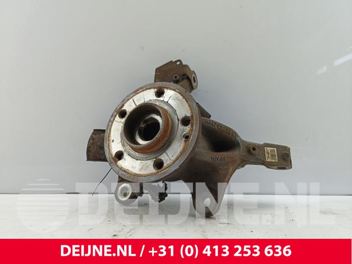Mercedes Vito Achsschenkel rechts vorne O295650