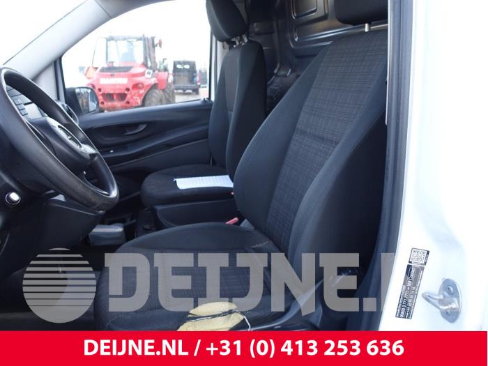 Mercedes Vito Stoel links O295675