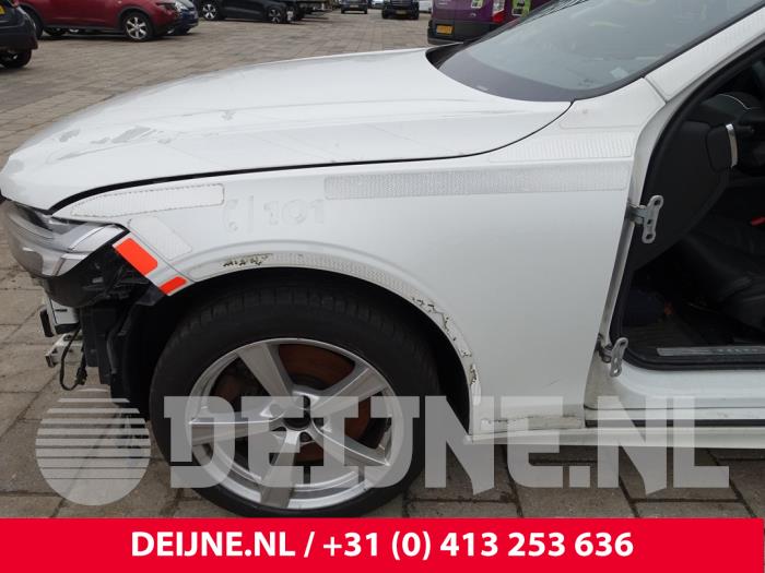 Volvo V90 Kotflügel links vorne O295811