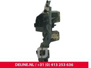 Volvo XC70 Front bumper bracket, left O296033 photo 3