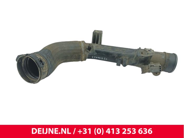 Gebruikte Intercooler Buis Volvo XC60 I (DZ) 2.0 D4 16V Prijs € 30,00 Margeregeling aangeboden door van Deijne Onderdelen Uden B.V.