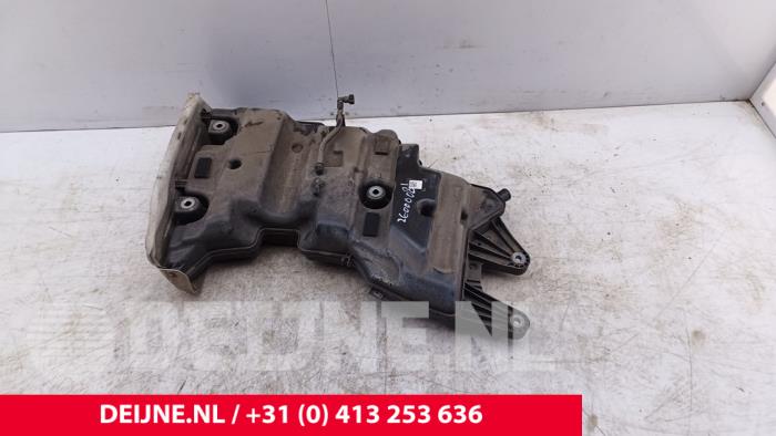 Gebruikte Ureumreservoir Mercedes Vito (447.6) 1.7 110 CDI 16V Prijs € 514,25 Inclusief btw aangeboden door van Deijne Onderdelen Uden B.V.