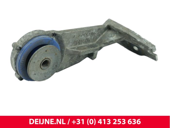 Opel Vivaro Stütze (sonstige) O296077