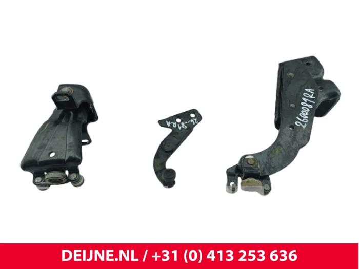 Mercedes Vito Schuifdeurrol rechts O296143