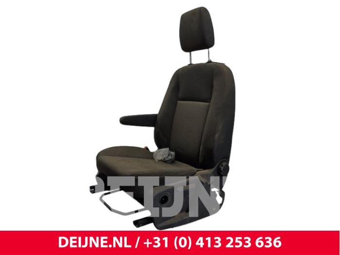 Ford Transit Sitz links O296203