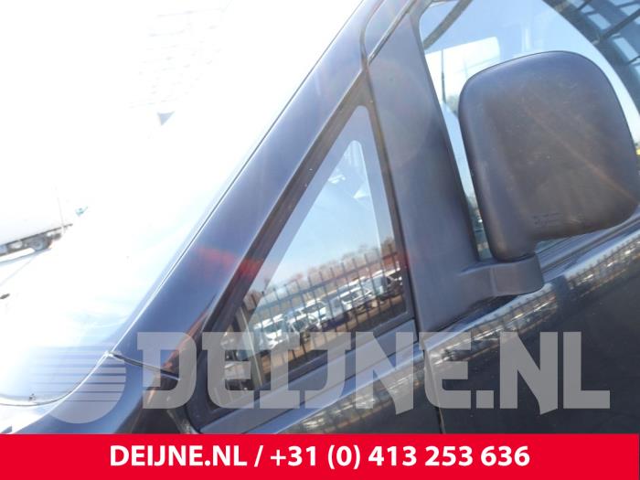 Hyundai H200 Dreieckfenster links vorne O296513