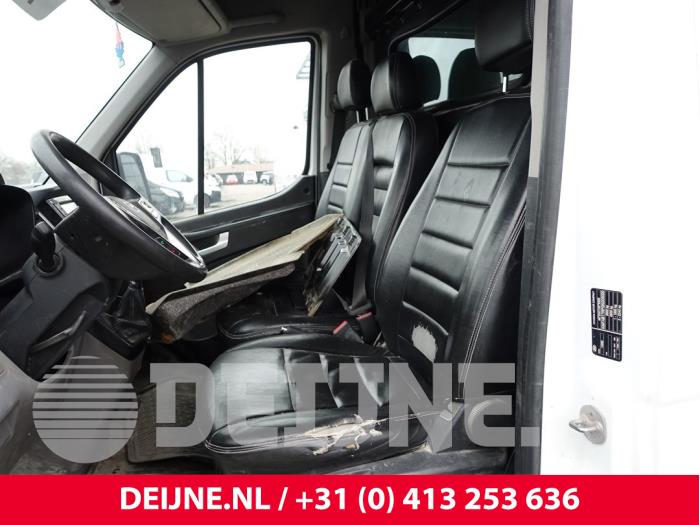 Hyundai H350 Seat, left O296646