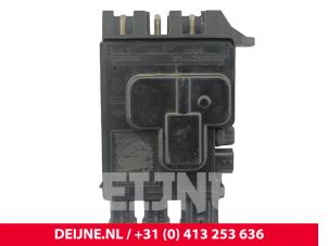 Opel Vivaro Spannungsregler O296975 foto 2