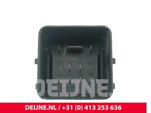 Opel Vivaro Glow plug relay O297038 photo 3
