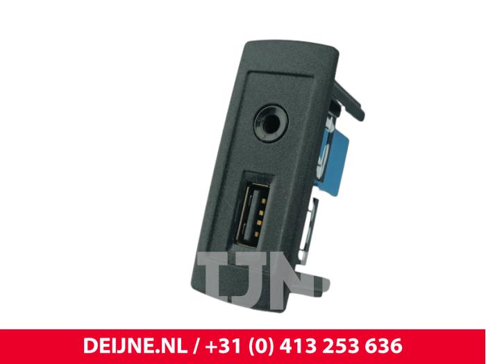 Mercedes eVito AUX/USB aansluiting O297055