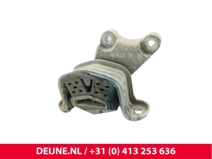 Gebruikte Motorsteun Volkswagen Transporter T5 2.0 TDI DRF Prijs € 30,25 Inclusief btw aangeboden door van Deijne Onderdelen Uden B.V.