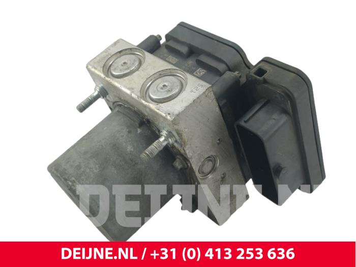 Gebruikte ABS Pomp Volkswagen Crafter 2.0 BiTDI Prijs € 205,70 Inclusief btw aangeboden door van Deijne Onderdelen Uden B.V.