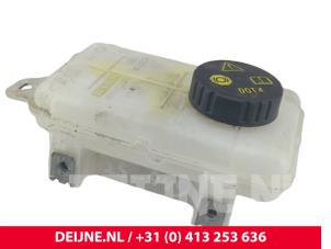 Opel Vivaro Brake fluid reservoir O297395 photo 2