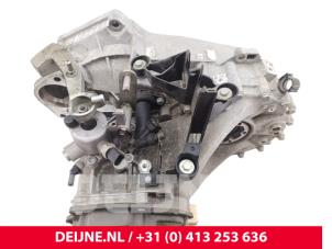 Volkswagen Transporter Gearbox O297685 photo 2