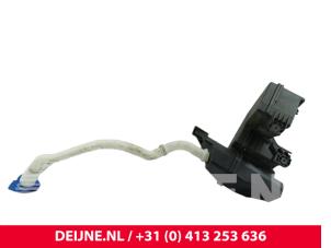 Volkswagen Transporter Front windscreen washer reservoir O297728 photo 2