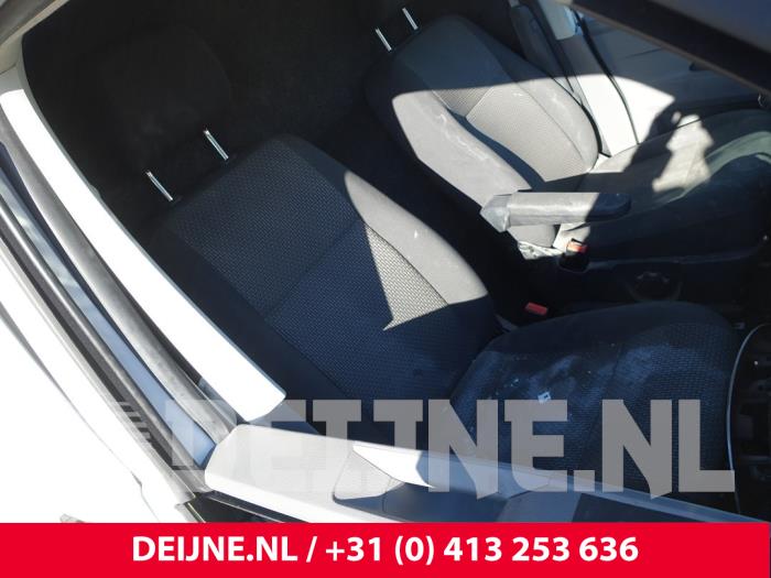 Volkswagen Transporter Sitz rechts O297734