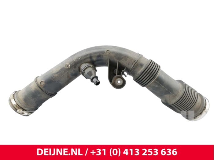 Gebruikte Intercooler Buis Volvo V60 II (ZW) 2.0 D3 16V Prijs € 75,00 Margeregeling aangeboden door van Deijne Onderdelen Uden B.V.
