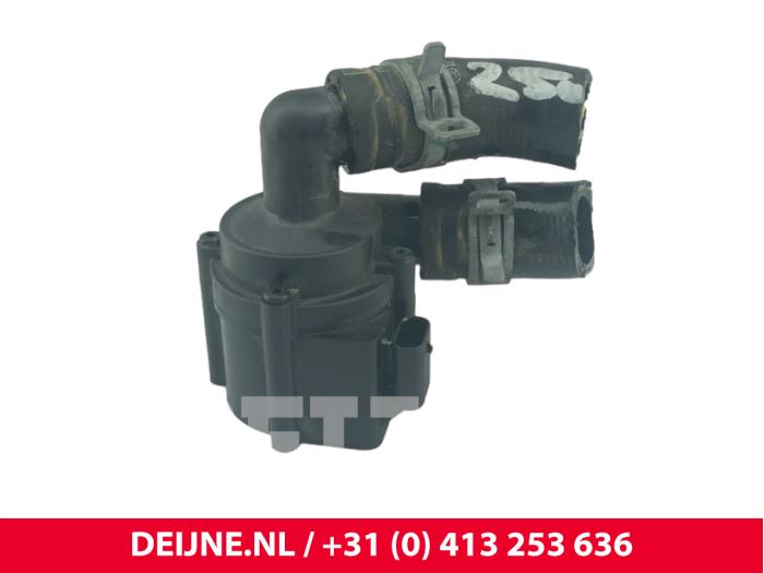 Gebruikte Waterpomp Volvo XC40 (XZ) 1.5 T5 Plug-in Hybrid 16V Prijs € 50,00 Margeregeling aangeboden door van Deijne Onderdelen Uden B.V.