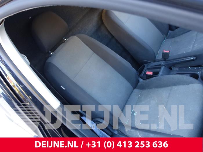 Volkswagen Caddy Sitz rechts O298163